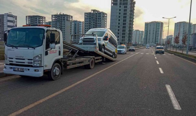 Diyarbakır&#039;da zabıta ekiplerinden servis araçlarına denetim