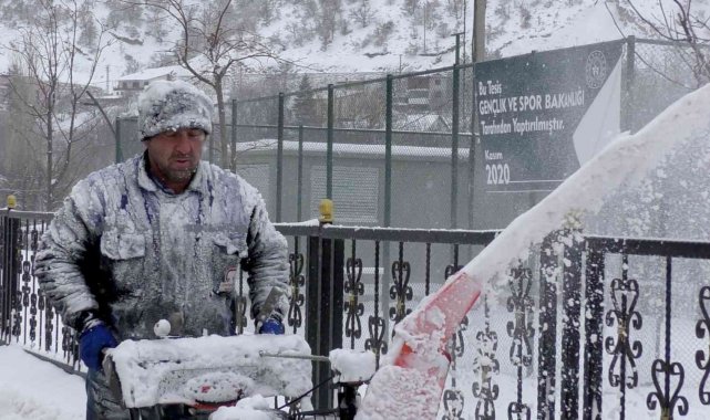 Doğu Karadeniz'de bin 61 köy ve mahalle yolu kar nedeniyle ulaşıma kapandı