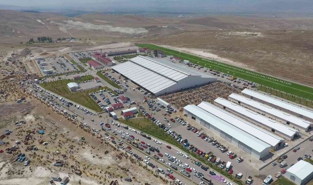 Doğu'nun incisi hayvan borsası sektörde rol modeli oldu