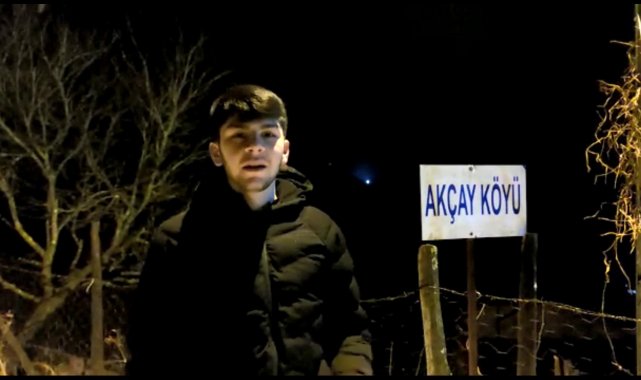 Domuzdan kaçan genç kendini otomobilin üzerine attı