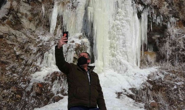 Donan şelale Pamukkale'yi andırdı