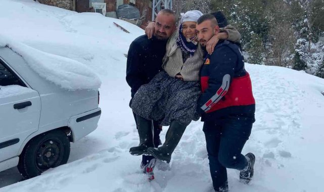 Donmak üzere olan 90 yaşındaki kadını itfaiye kurtardı