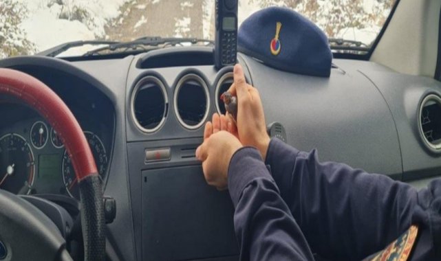 Donmak üzere olan kızılgerdana jandarma şefkati