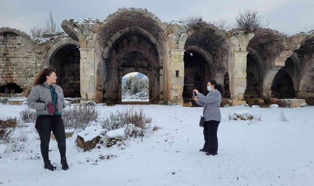 Döşemealtı beyaza büründü