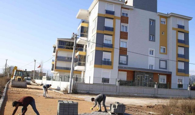 Döşemealtı&#039;nda kaldırım çalışması