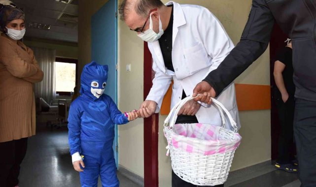 DÜ Hastanesi Başhekim Prof. Dr. Akdağ&#039;dan hastalara moral