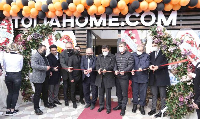 Dünya markalarıyla yarışan kardeşlerin hikayesini Vali Arslantaş anlattı