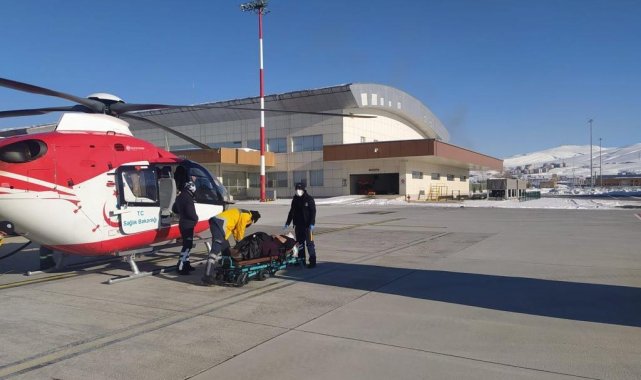 Düşük tehlikesi olan kadın ambulans helikopterle sevk edildi