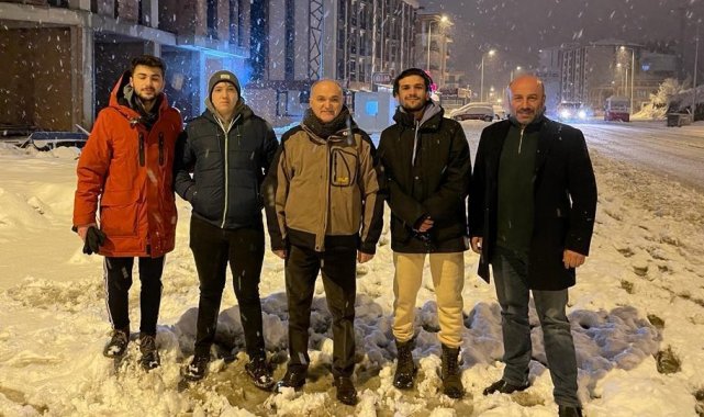 Düzce Belediyesinin karla mücadelesi gece boyu sürdü