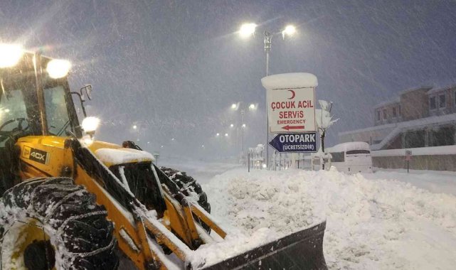 Düzce Üniversitesi karla mücadelede 24 saat çalışıyor
