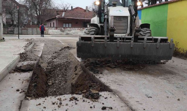 Düzce'de ara sokaklarda yağmur hattı yapılıyor