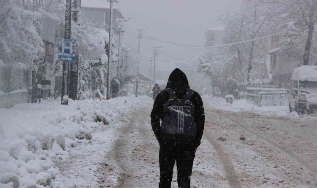 Düzce&#039;de eğitime kar engeli