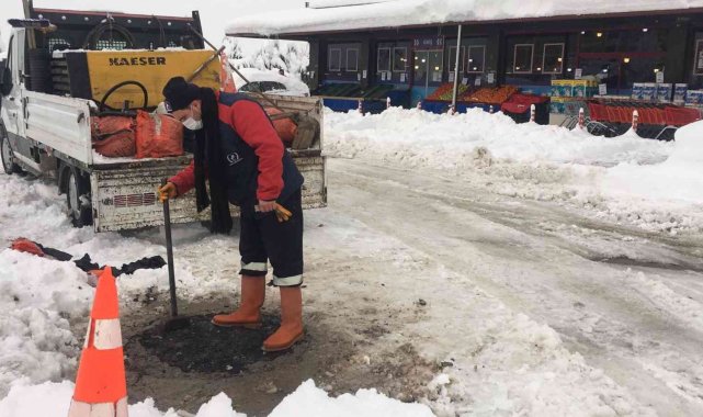 Düzce'de kar mesaisi aralıksız devam ediyor
