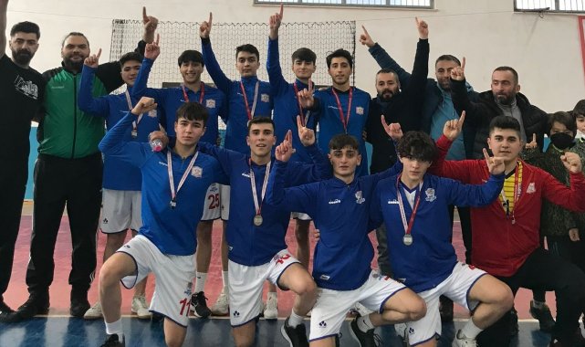 Düzceli hentbolcular Sakarya'da grup birincisi oldu