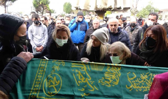 Ece Erken silahlı saldırı sonucu öldürülen eşinin tabutunun başında gözyaşı döktü
