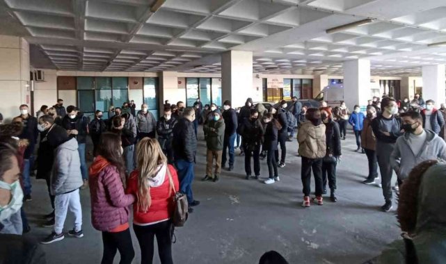 Edirne'de korkutan görüntü: Binlerce kişi Kovid testi için hastaneye akın etti