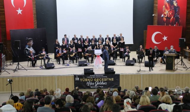 Edremit Belediyesi Yurdun Sesi Korosu sahne aldı