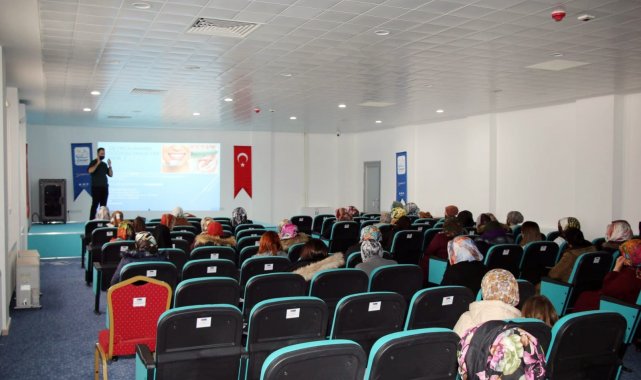 Edremit Belediyesinden kursiyerlere ağız ve diş sağlığı eğitimi