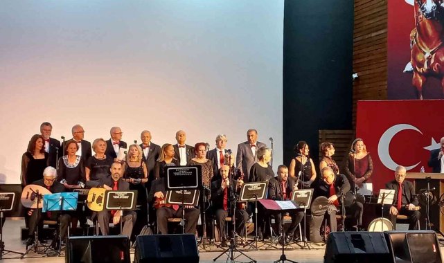 Edremit&#039;te İleri Türk Sanat Müziği Korosu büyüledi