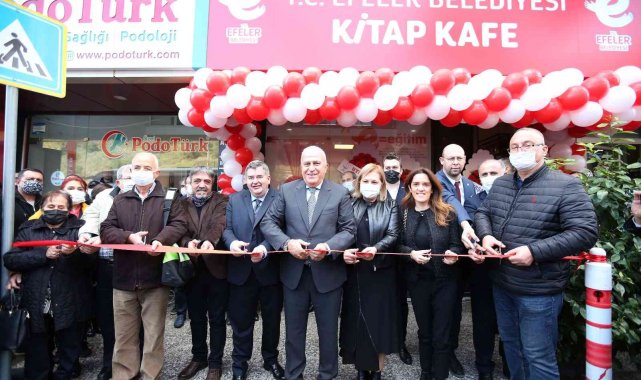 Efeler'de üçüncü Kitap Kafe açıldı
