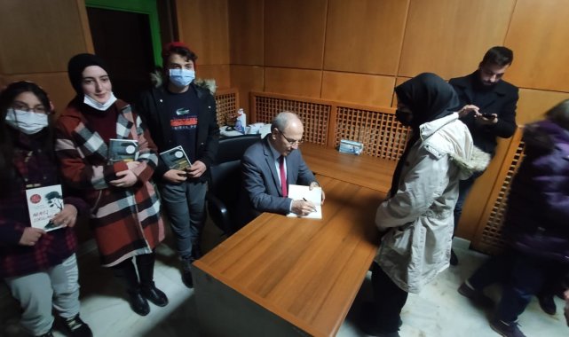 Eğitimci Yazar Halit Ertuğrul'dan öğrencilere konferans