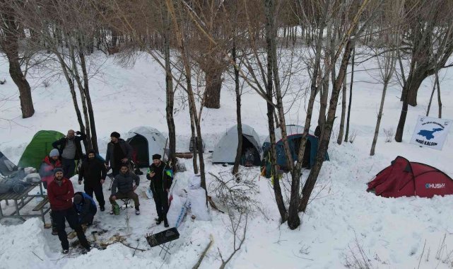 Eksi 10 derece soğukta kamp keyfi
