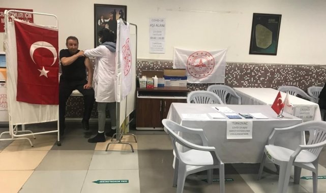 Elazığ Belediyesi ve adliye binasında aşı standı kuruldu