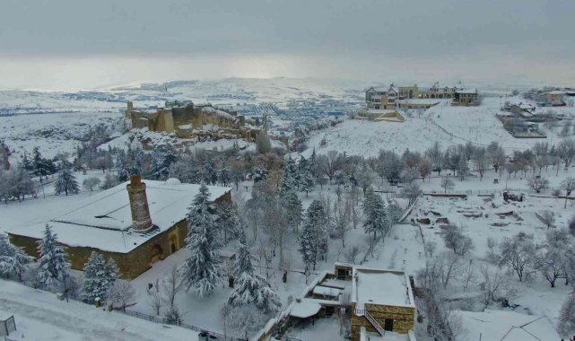 Elazığ beyaza büründü, medeniyetler beşiği Harput'ta kartpostallık görüntüler oluştu