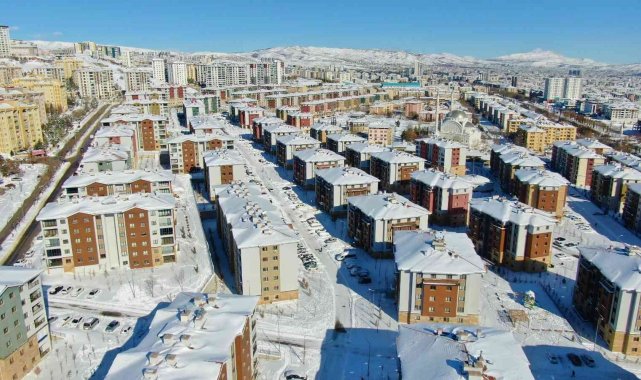 Elazığ'da 24 Ocak depreminin ardından 17 bin 95 konut ve 243 iş yeri hak sahiplerine teslim edildi