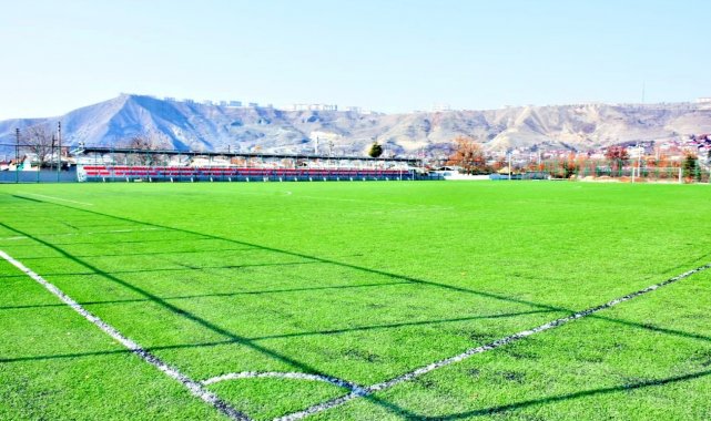 Elazığ'da ilçe sahaları yenileniyor