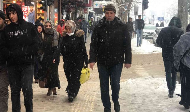 Elazığ'da kar yağışı etkisini sürdürüyor