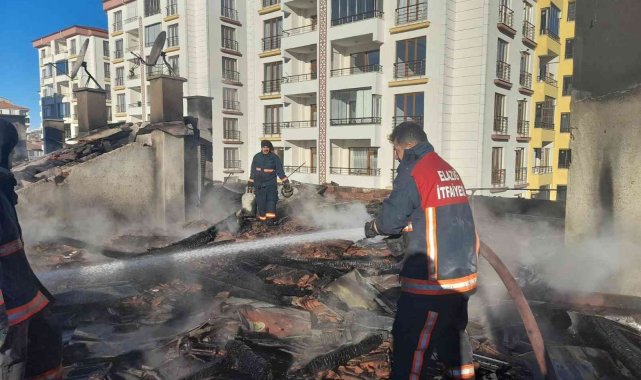 Elazığ'da korkutan yangın: Alevler geceyi gündüze çevirdi