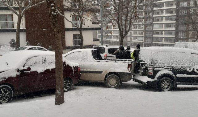 Elazığ'da öğrenci servisi yan yattı: 1 yaralı