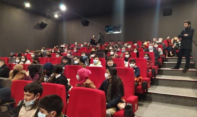 Elazığ&#039;da öğrenciler &#039;Kesişme İyi ki Varsın Eren&#039; filmini izledi