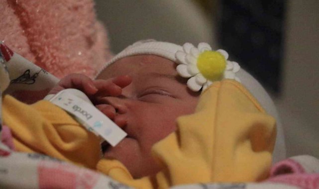 Elazığ&#039;da yılın ilk bebeklerine Ömer Asaf ve Esra ismi verildi