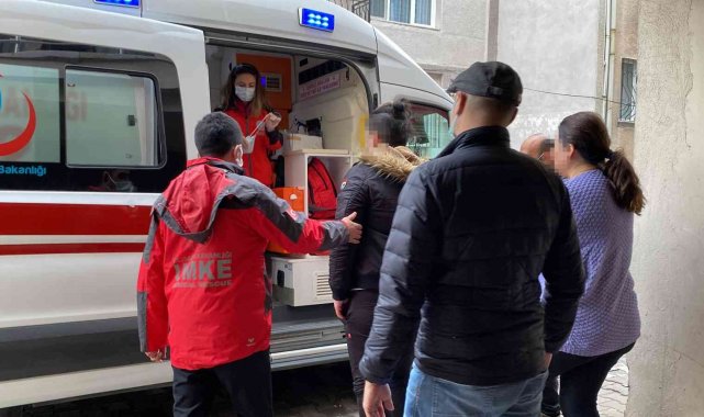 Eline aldığı bıçakla polislere zor anlar yaşattı