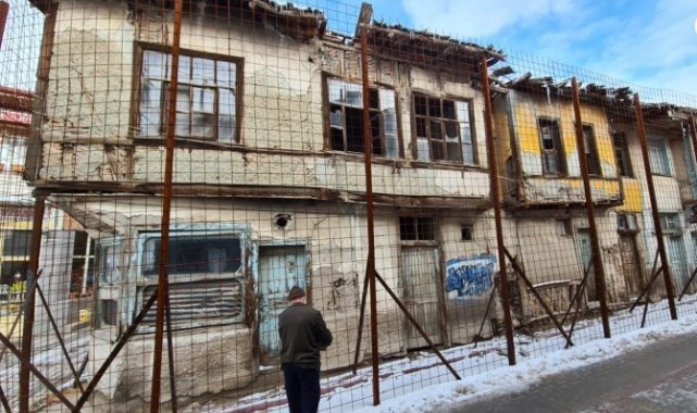 Emet Belediyesi'nden sit koruma alanına giren binalarda restorasyon çalışması