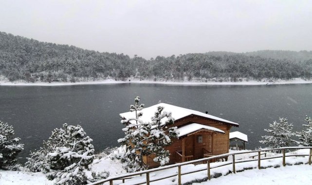 Emet Tahtalı Mesire Alanı'nda kartpostallık kar manzaraları