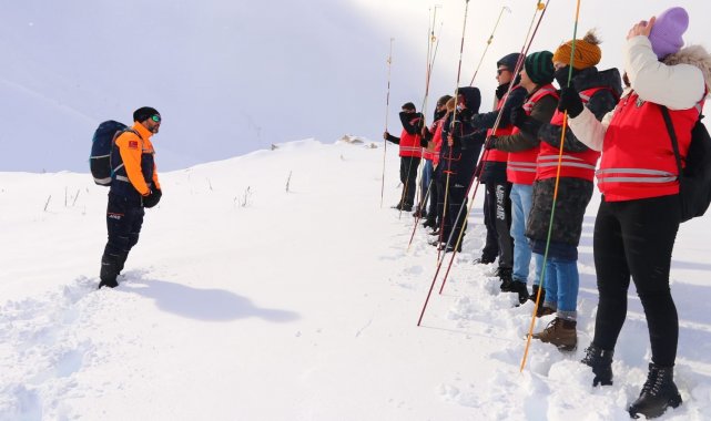 Emniyet ekiplerine arama kurtarma eğitimi drone ile görüntülendi