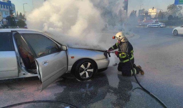 Emniyet kemeri takılı kaldı kendini son anda kurtardı