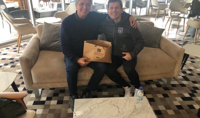 Emre Belözoğlu'ndan HEP'li öğrencilere söyleşi sözü