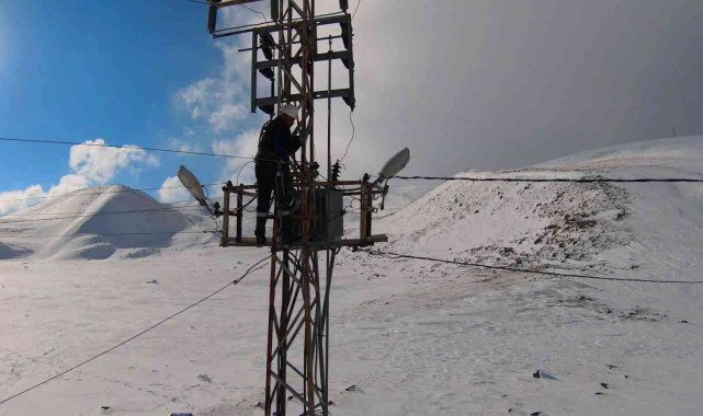 Enerji ekipleri, zorlu kış şartlarında görev başında