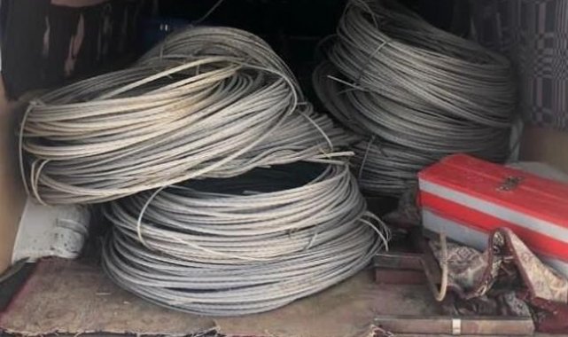 Enerji nakil direğini devirerek kablo çalan hırsızlar yakalandı