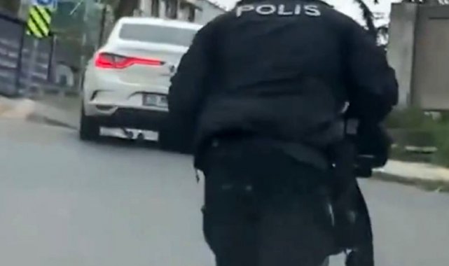 Engelli vatandaşa polisten yardım eli