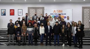 Erasmus programı ile Antalya'ya gelen gençler, şehrin temizliğine dikkat çekti