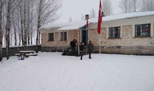Erciş'te yoğun kar yağışı