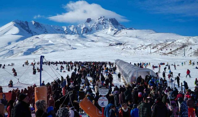 Erciyes hafta sonunda 30 bin turist ağırladı