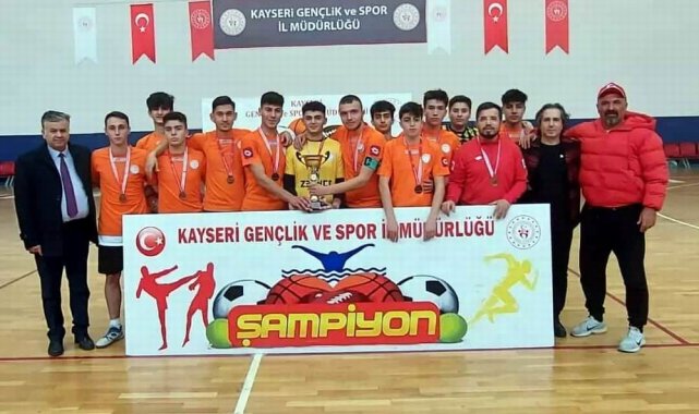 Erkekler Futsal Turnuvası'nda Arif Molu MTAL şampiyon oldu