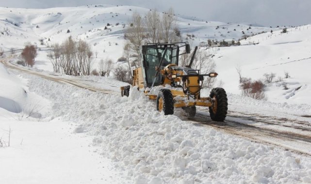 Erzincan&#039;da kardan 67 köy yolu ulaşıma kapandı