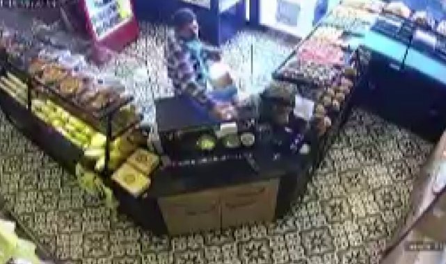 Esenyurt'ta fırına gelen adam yardım kutularını çaldı, üstüne birde kasiyerden para aldı